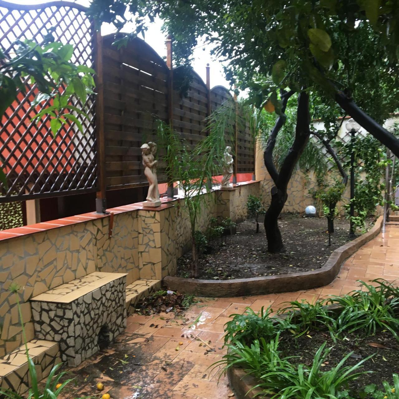 مبيت وإفطار نابولي Il Giardino Di Daphne المظهر الخارجي الصورة