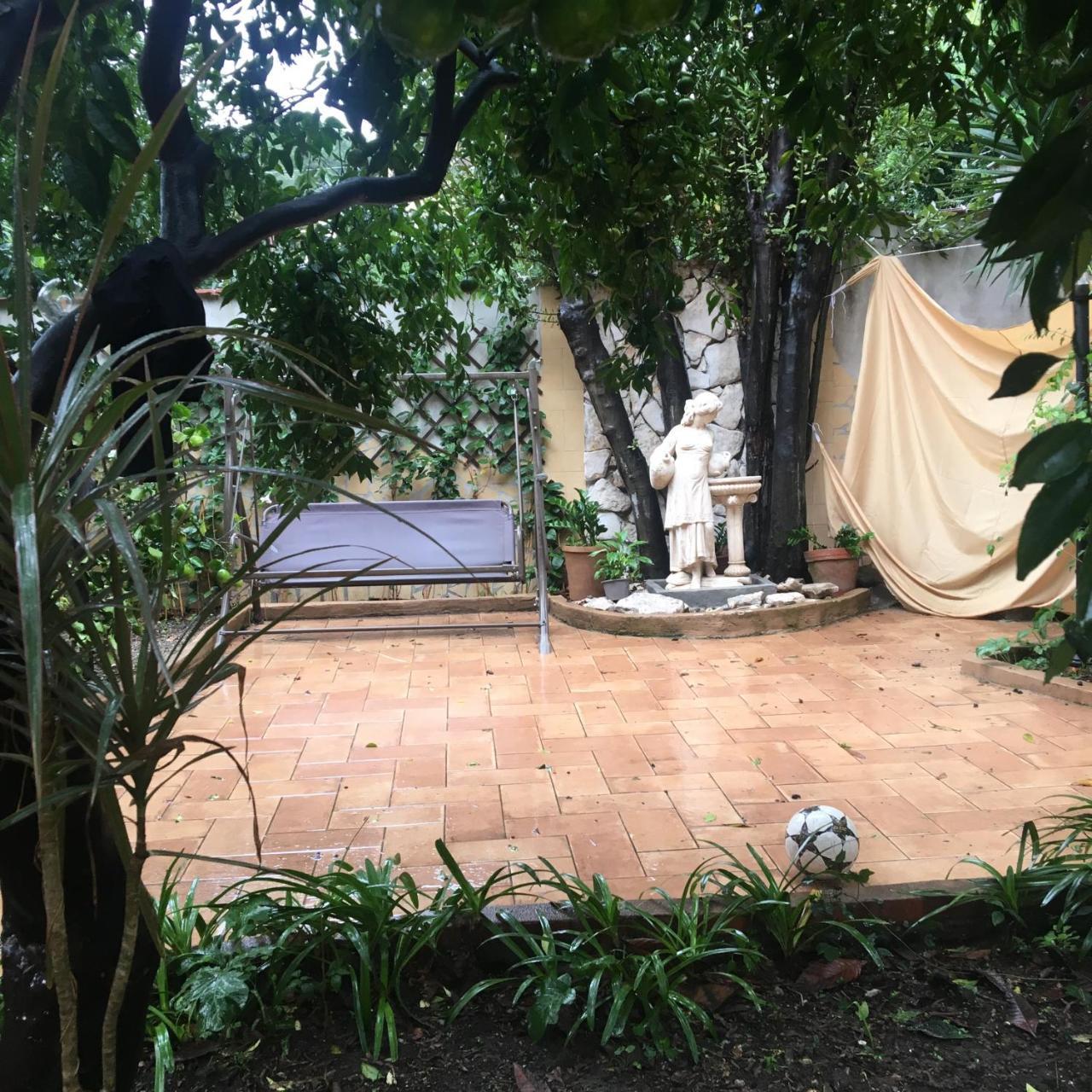 مبيت وإفطار نابولي Il Giardino Di Daphne المظهر الخارجي الصورة