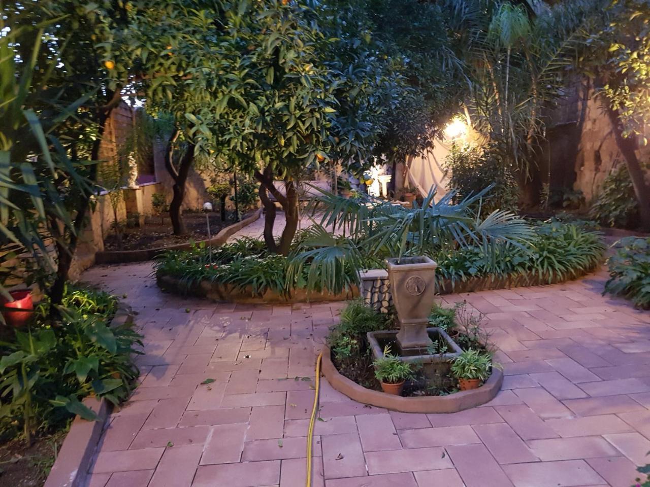 مبيت وإفطار نابولي Il Giardino Di Daphne المظهر الخارجي الصورة
